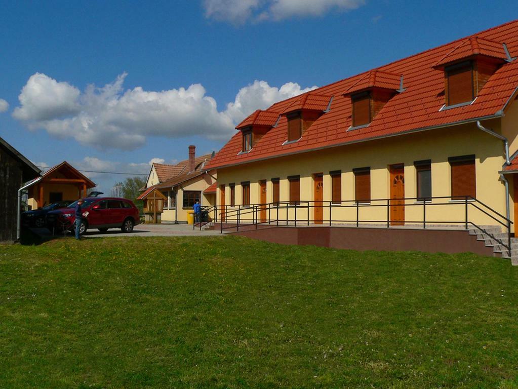 S'Schnoganeschd Villa Nemesvid Dış mekan fotoğraf
